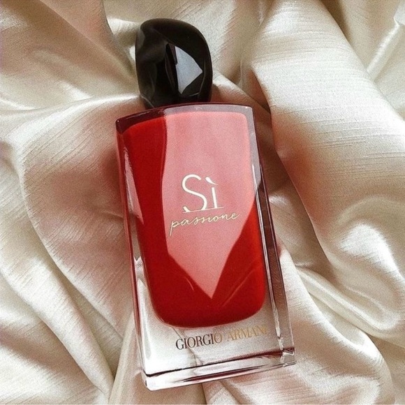 Giorgio Armani Sì Passione Eau De Parfum - Picture 2 of 2